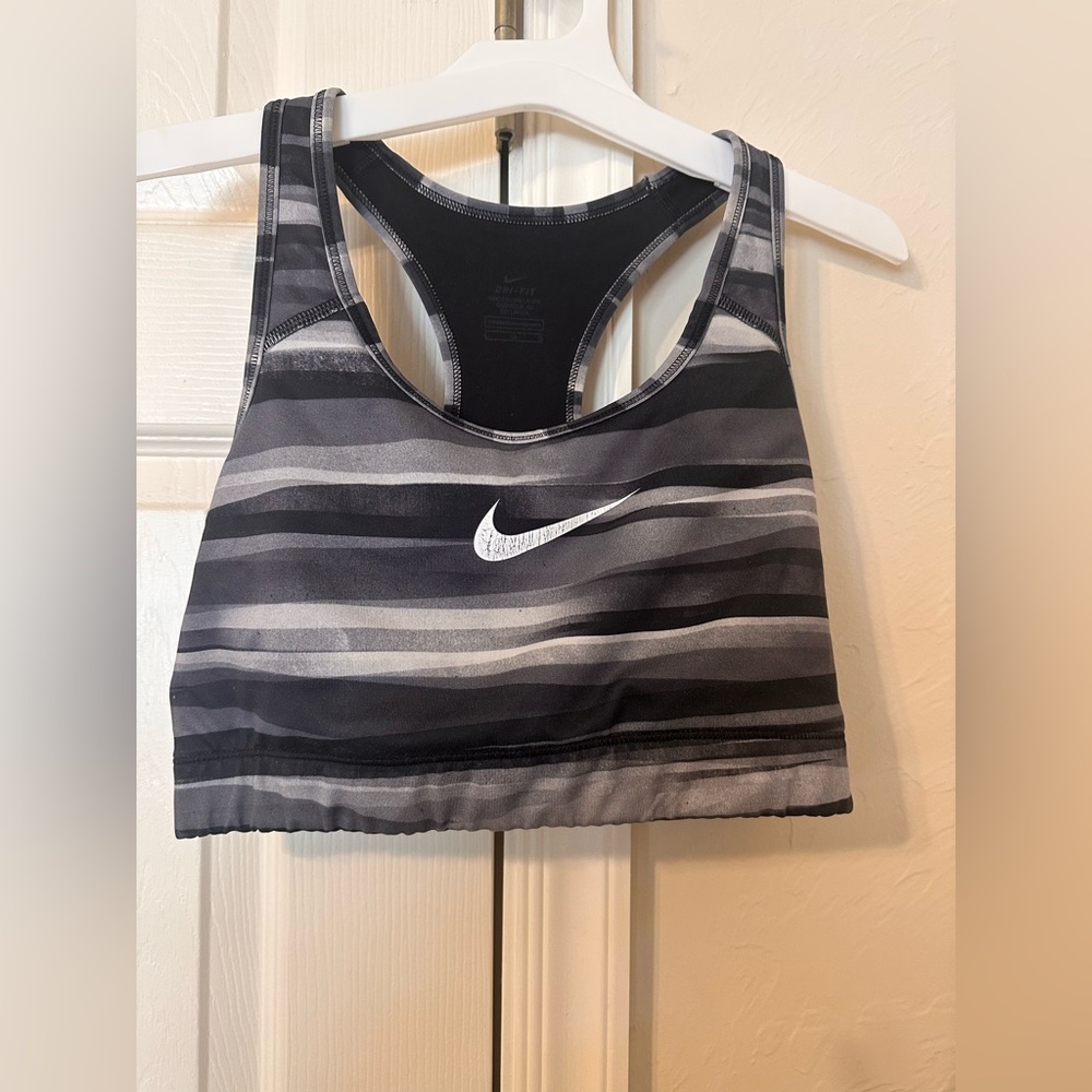 Women’s Nike sports bra size L